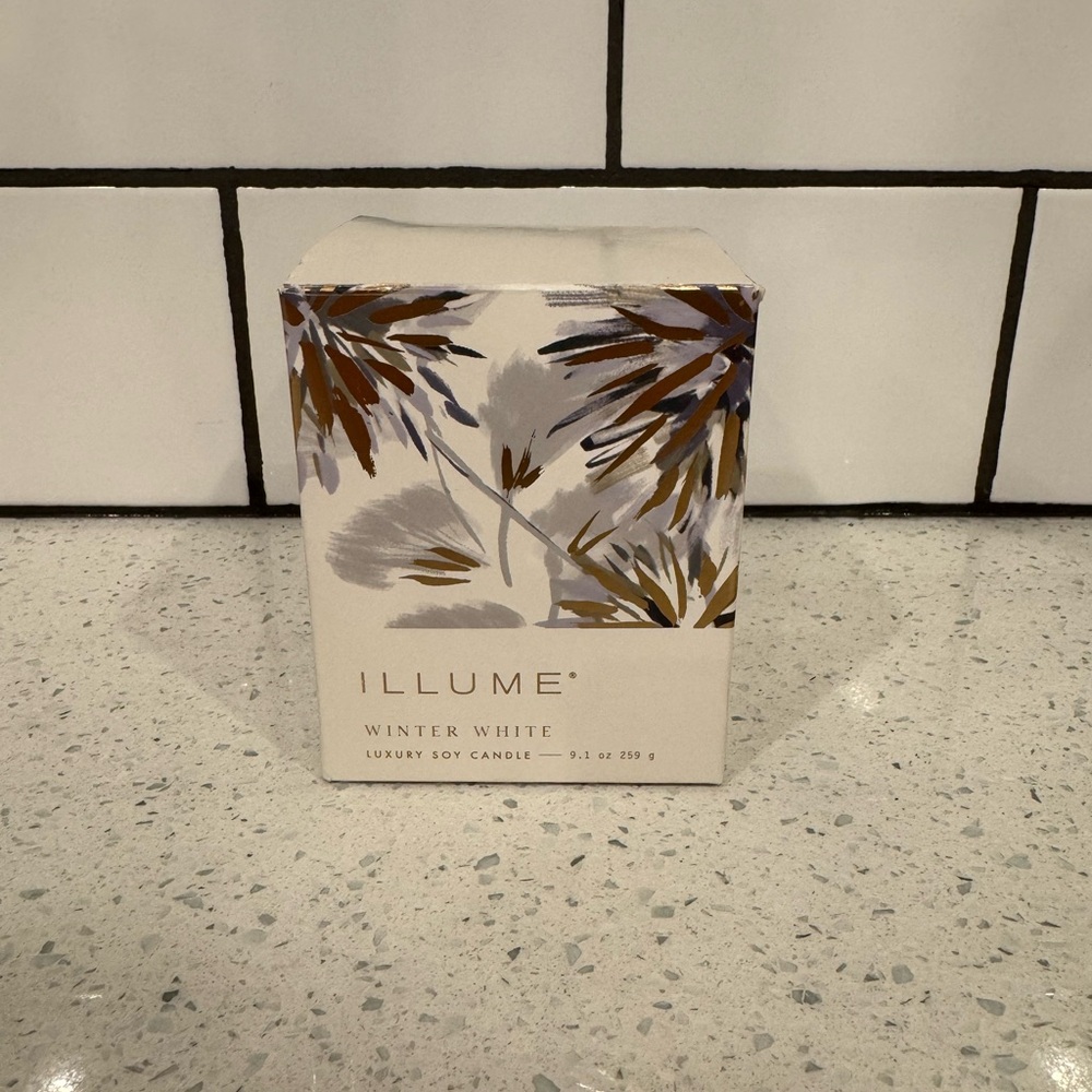 Illume Winter White Luxury Soy Candle — 9.1 oz (259 g) — New in Box